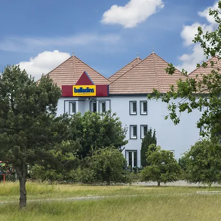 Le Balladins De Saint-quentin Hotel 2*