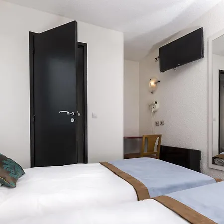 Hotel Initial By Balladins Saint-quentin / 2*